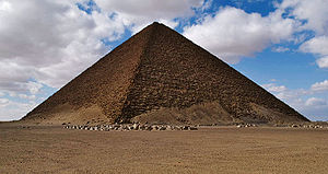 Vue de la pyramide rouge